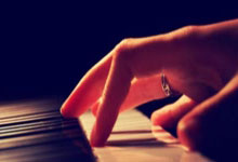 欧陆娱乐官方网站：麦卡蒂：恩瓦内里双足的终结能力都很出色，他是世界级的球员.